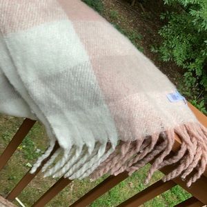 Laundry by design pink plaid scarf